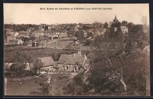 AK Fresnay-sur-Sarthe, Vue des buttes de Rochâtre et du village en arrière-plan