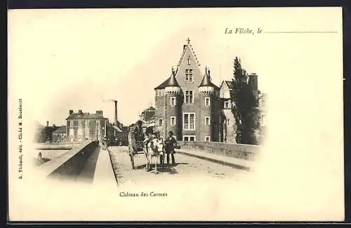 AK La Flèche, Château des Carmes et calèche sur le pont