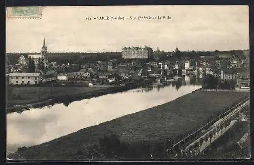 AK Sablé-sur-Sarthe, Vue générale de la ville et de la rivière