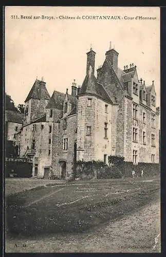 AK Bessé-sur-Braye, Château de Courtanvaux, Cour d`Honneur