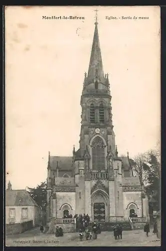 AK Montfort-le-Rotrou, Église, Sortie de messe