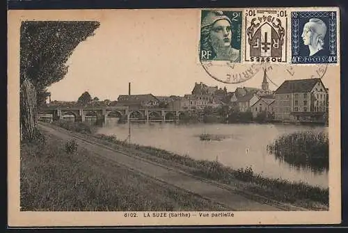 AK La Suze, Vue partielle sur le pont et la rivière