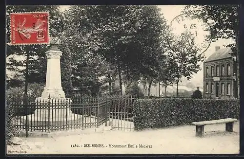 AK Solesmes, Monument Émile Masson et jardin environnant