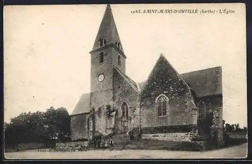 AK Saint-Mars-d`Outillé, L`Église ancienne dans le village de la Sarthe