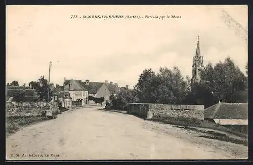 AK St-Mars-la-Brière, Arrivée par le Mans, vue sur le clocher et les maisons du village