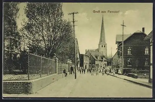 AK Ferndorf, Strassenpartie mit Kindergruppe und Kirche