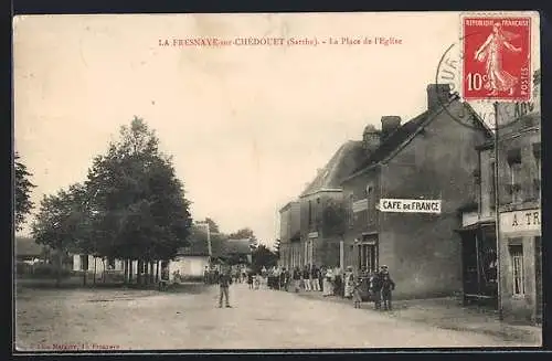 AK La Fresnaye-sur-Chédouet, La Place de l`Église avec le Café de France