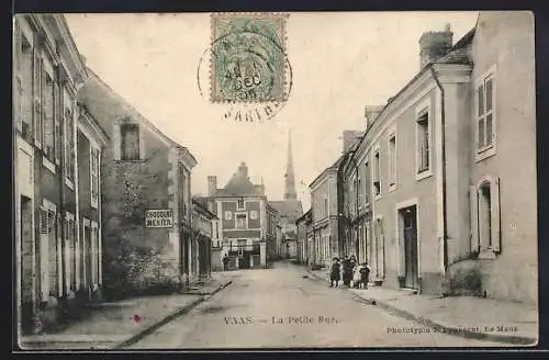 AK Vaas, La Petite Rue avec bâtiments et passants