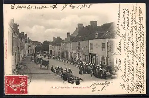 AK Vallon-sur-Gée, Place du Marché animée avec foule et charrettes