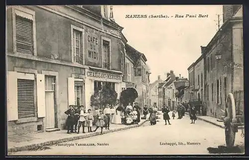 AK Mamers, Rue Paul Bert animée avec enfants devant le Café du Midi