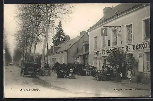 AK Arnage, Scène de rue avec l`Hôtel du Croissant et du Benoit