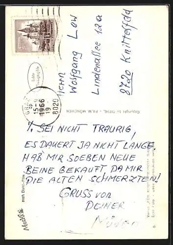 AK Mecki versucht als Strohwitwer einen Faden in eine Nadel einzufädeln