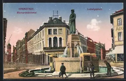 AK Darmstadt, Geschäft von Karl Rittershaus am Ludwigsplatz mit Bismarckdenkmal