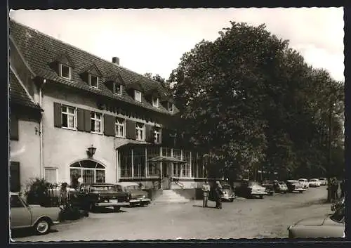 AK Bielefeld-Quelle, Haus Einschlingen mit Autos und Fussgängern