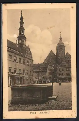 AK Pirna, Ober-Markt mit Geschäften und Brunnen