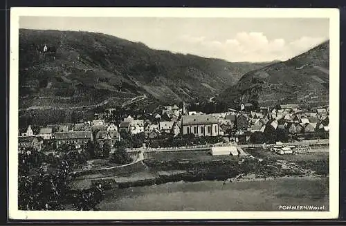 AK Pommern /Mosel, Teilansicht mit Kirche und Strassenpartie