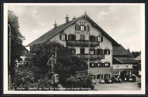 AK Kochel, Gasthof zur Post mit Schmied-von-Kochel-Denkmal