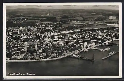 AK Friedrichshafen /Bodensee, Fliegeraufnahme der Stadt