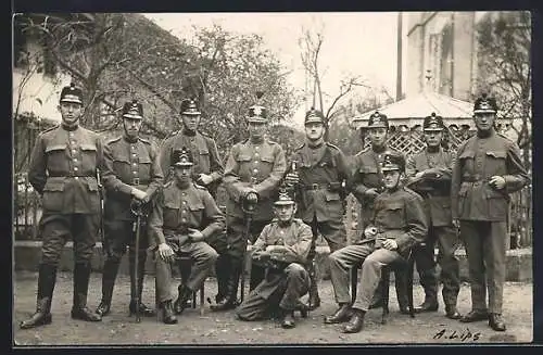 AK Gruppenaufnahme Schweizer Soldaten in Uniform