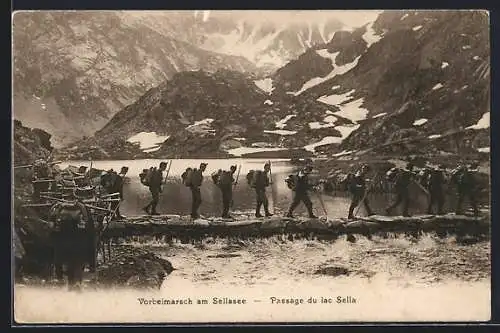 AK Schweizer Soldaten marschieren am Sellasee