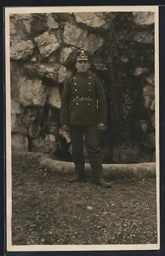 Foto-AK Schweizer Soldat in Uniform mit Schirmmütze