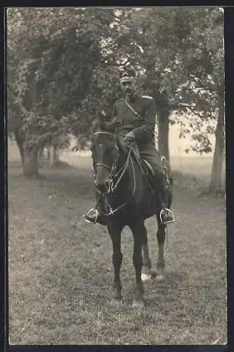 AK Schweizer Soldat in Uniform zu Pferde