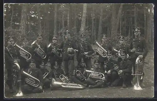 Foto-AK Schweizer Soldaten in Uniform mit Instrumenten