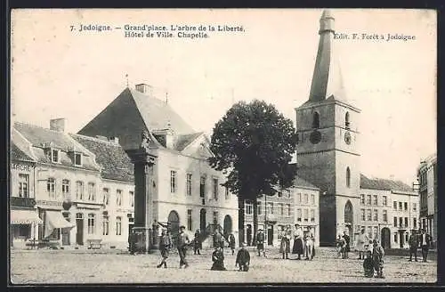 AK Jodoigne, Grand`place, L`arbre de la Liberté, Hôtel de Ville & Chapelle