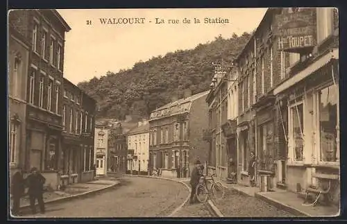 AK Walcourt, Rue de la Station, Strassenpartie