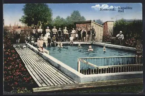 AK Mramorak, Badegäste im Freibad