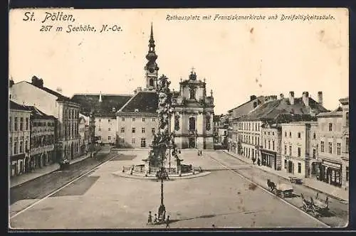 AK St. Pölten /N.-Oe., Rathausplatz mit Franziskanerkirche und Dreifaltigkeitssäule