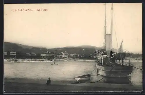 AK Cannes, Le Port, Segelschiff im Hafen