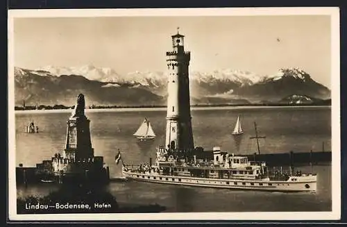 AK Lindau im Bodensee, Schiff bei der Einfahrt in den Hafen