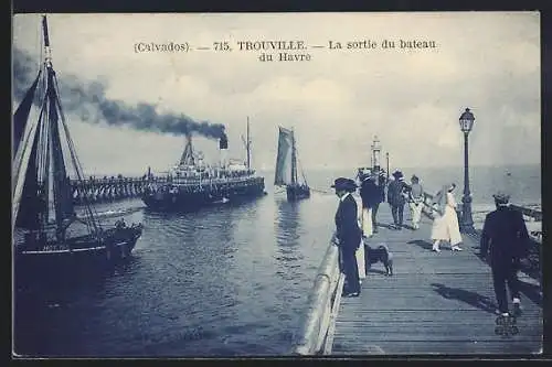 AK Trouville, La sortie du bateau du Havre, Hafen