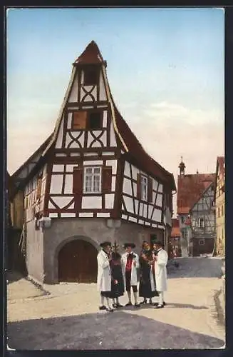 AK Grossbottwar, Altertümliches Haus von 1549, Gruppe in Bottwartäler Tracht