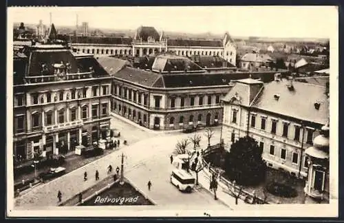 AK Petrovgrad, Strassenpartie mit Passanten