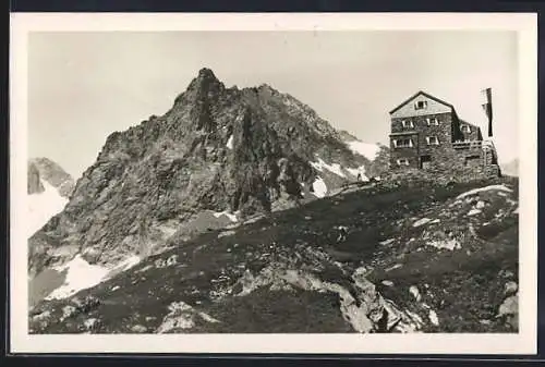 AK Bonn-Matreier-Hütte /Ost-Tirol, Berghütte mit Säulkopf und Eicham