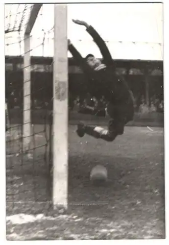 Fotografie Wilhelm Sturm, Ansicht Wien, Fussballspiel 1939, Rapid Wien vs. Admira