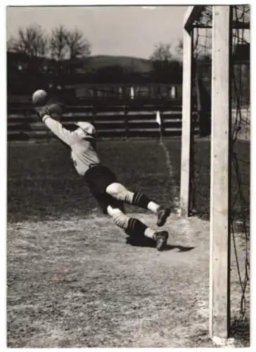 Fotografie Alois Sedlar, Ansicht Wien, Handballspiel 1939, Wiener AC vs. VfB Friedrichshafen auf dem Sportklub-Platz