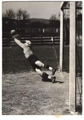 Fotografie Alois Sedlar, Ansicht Wien, Handballspiel 1939, Wiener AC gegen VfB Friedrichshafen auf dem Sportklub-Platz