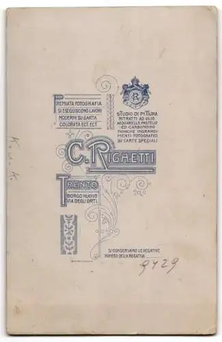 Fotografie C. Righetti, Trento, Borgo Nuovo, Porträt eines K.u.k. Soldaten in Uniform, Portrait Kaiser Franz-Josef I.