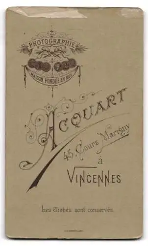 Fotografie Acquart, Vincennes, 45 Cours Marigny, Porträt eines eleganten Mannes mit Schnurrbart