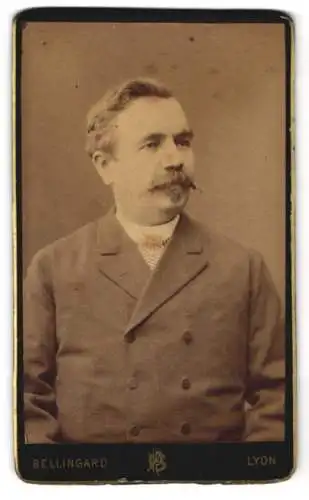 Fotografie P. Bellingard, Lyon, Place St Pierre, Portrait eines Herren