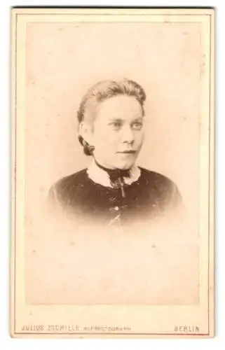 Fotografie Julius Zschille, Berlin, Neue König-Str. 1a, Portrait einer Dame