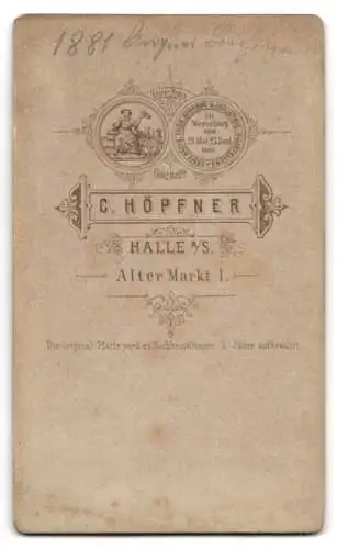 Fotografie C. Höpfner, Halle a/S, Alter Markt 1, Porträt einer Frau im Profil