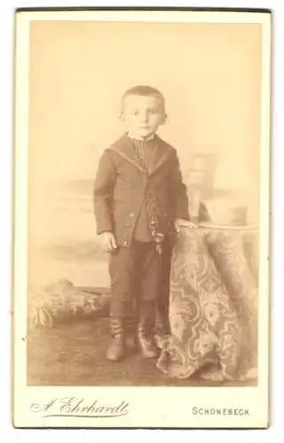 Fotografie A. Ehrhardt, Schönebeck, Salzstrasse 24, Porträt eines Jungen in eleganter Kleidung