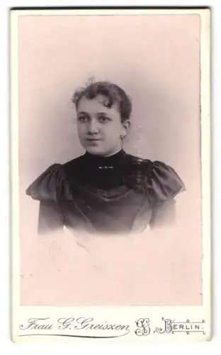 Fotografie Frau G. Greiszen, Berlin, Friedrichstr. 207, Porträt einer Dame