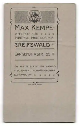 Fotografie Max Kempe, Greifswald, Langefuhrstr. 25, Porträt einer sitzenden Dame