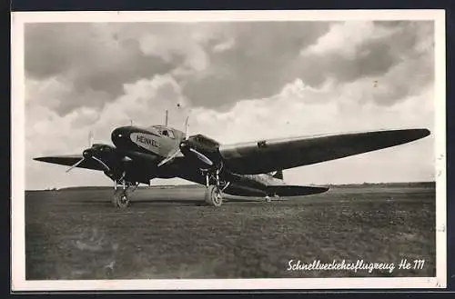 AK Flugzeug Heinkel He 111 am Boden