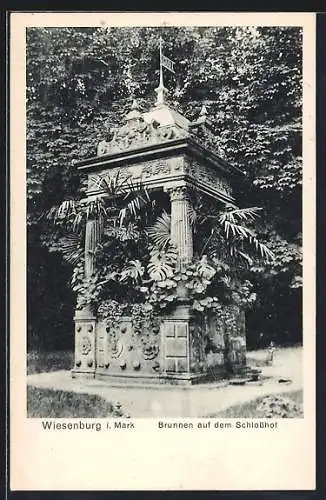 AK Wiesenburg / Mark, Brunnen auf dem Schlosshof